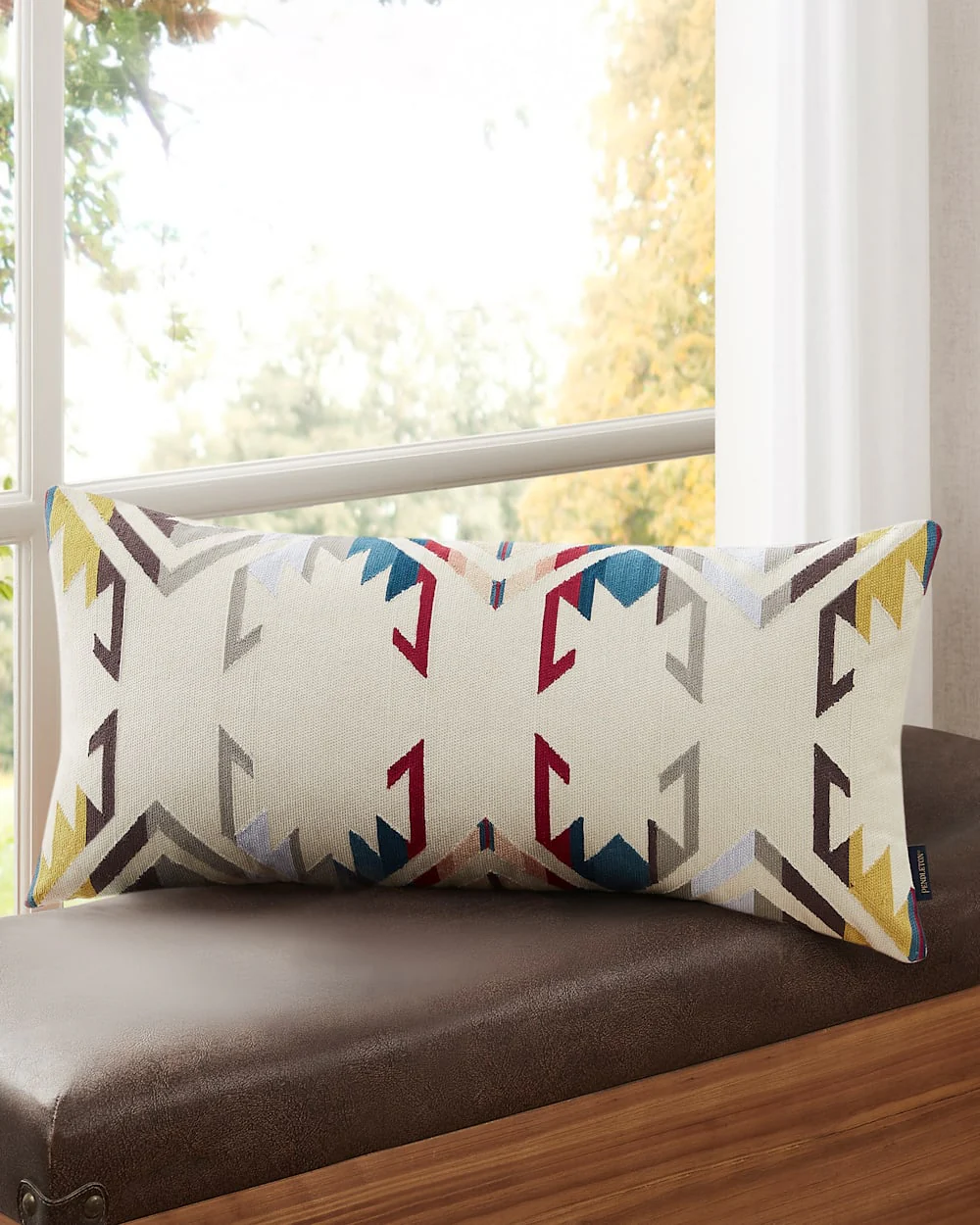 WHITE SANDS DÉCOR PILLOW