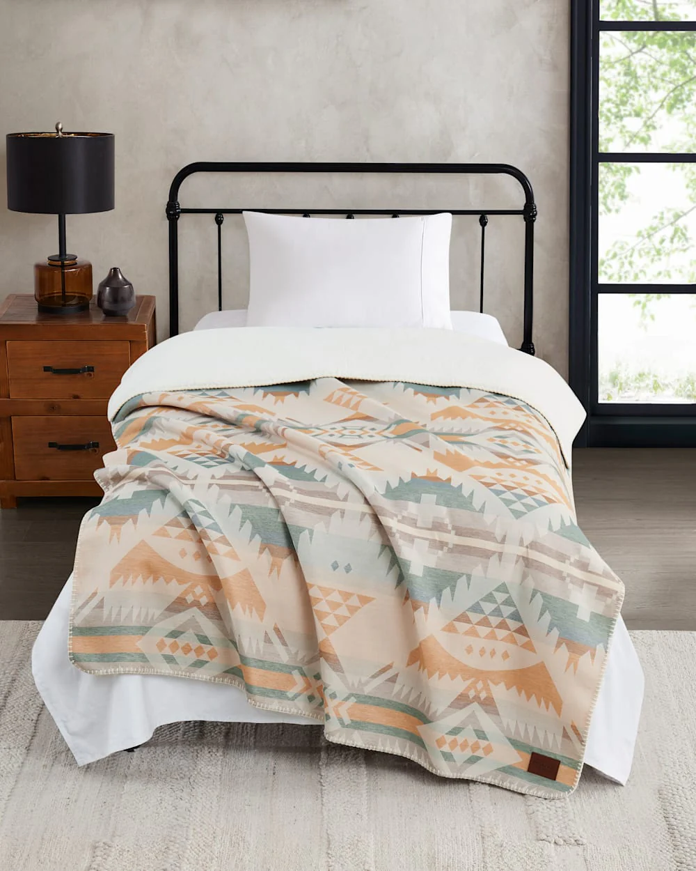 NEHALEM SHERPA THROW