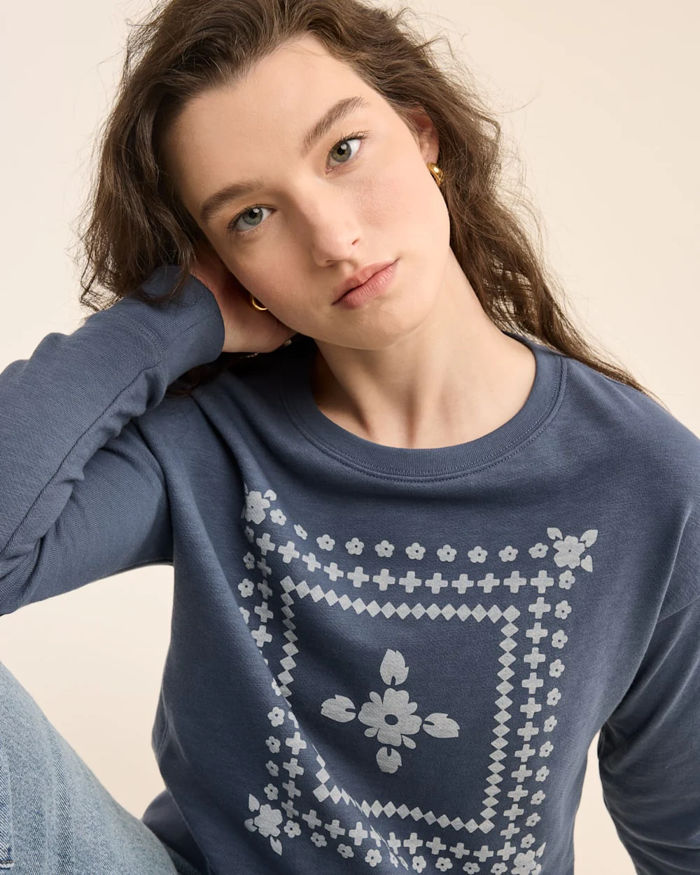 WOMEN'S SQUARE GRAPHIC FRENCH TERRY CREWNECK