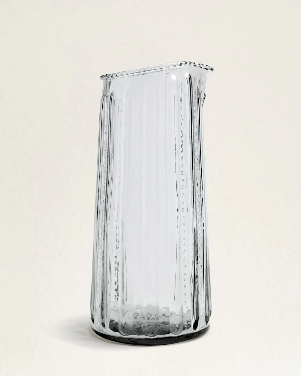 RUFFLE GLASS CARAFE