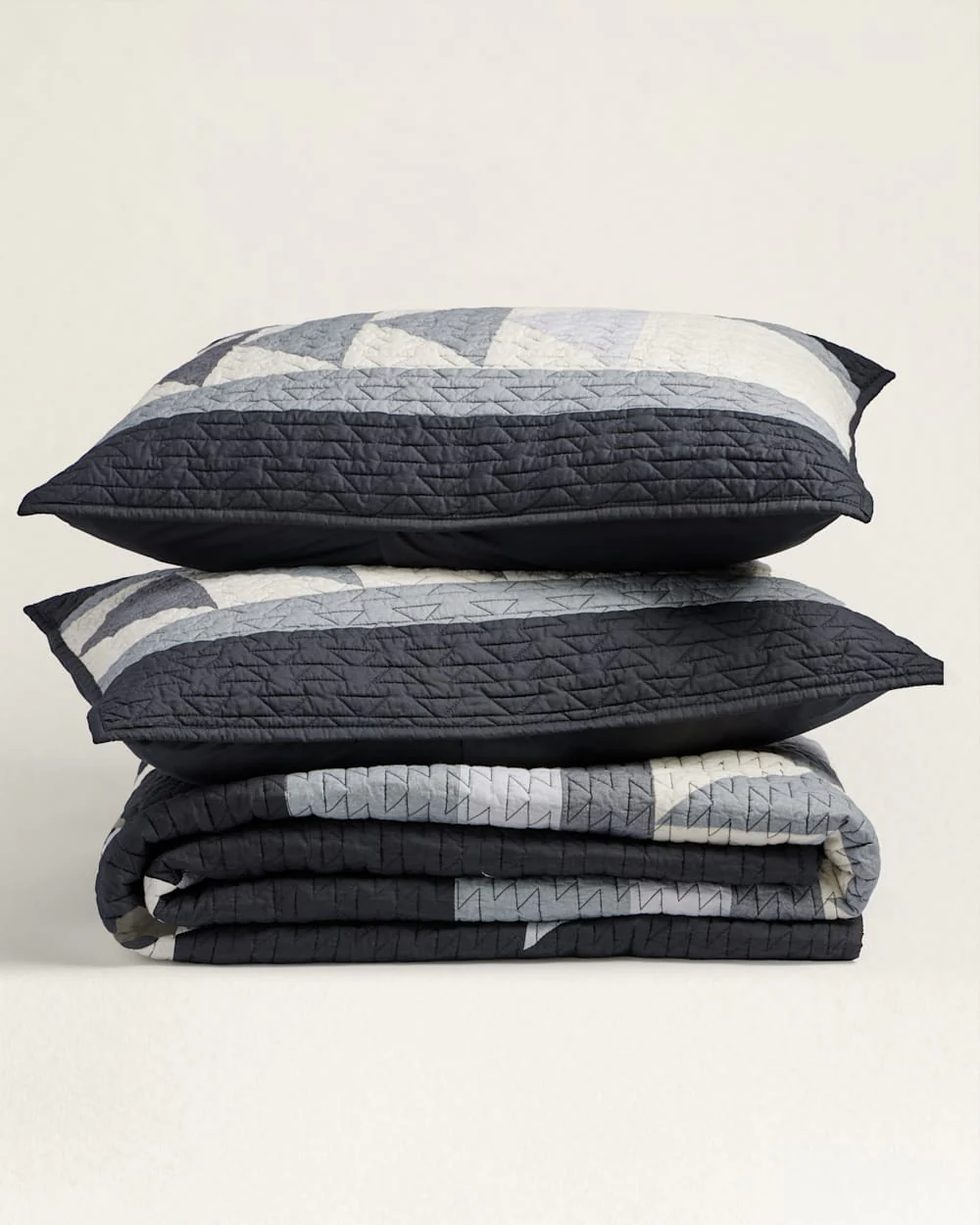 SHADOW PEAK PIECED QUILT SET