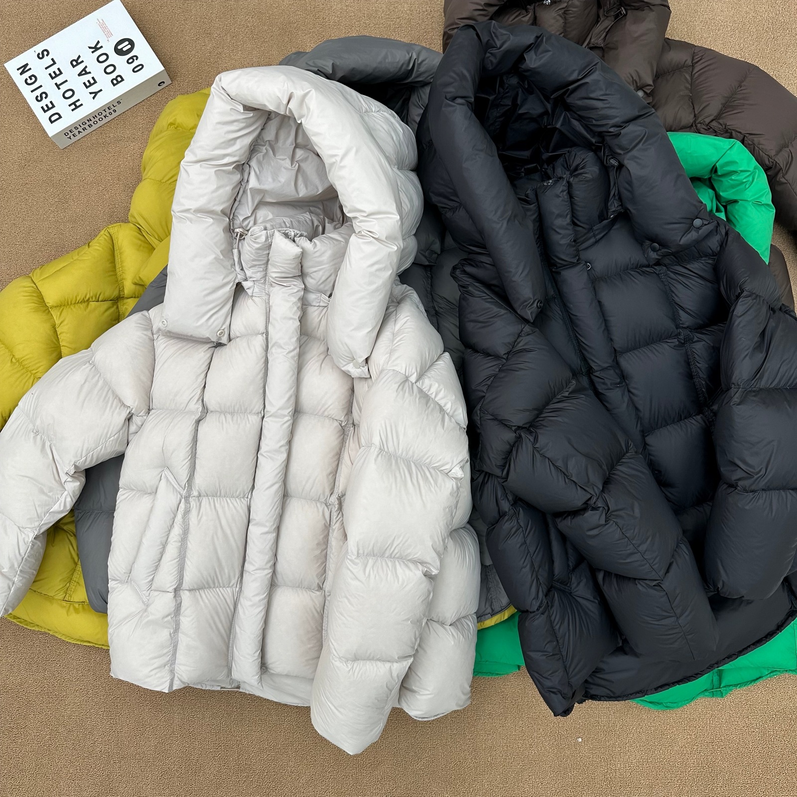 Duck down hooded puff-style down jacket for women new winter 2025 style oversized loose fit thickened puffer jacket