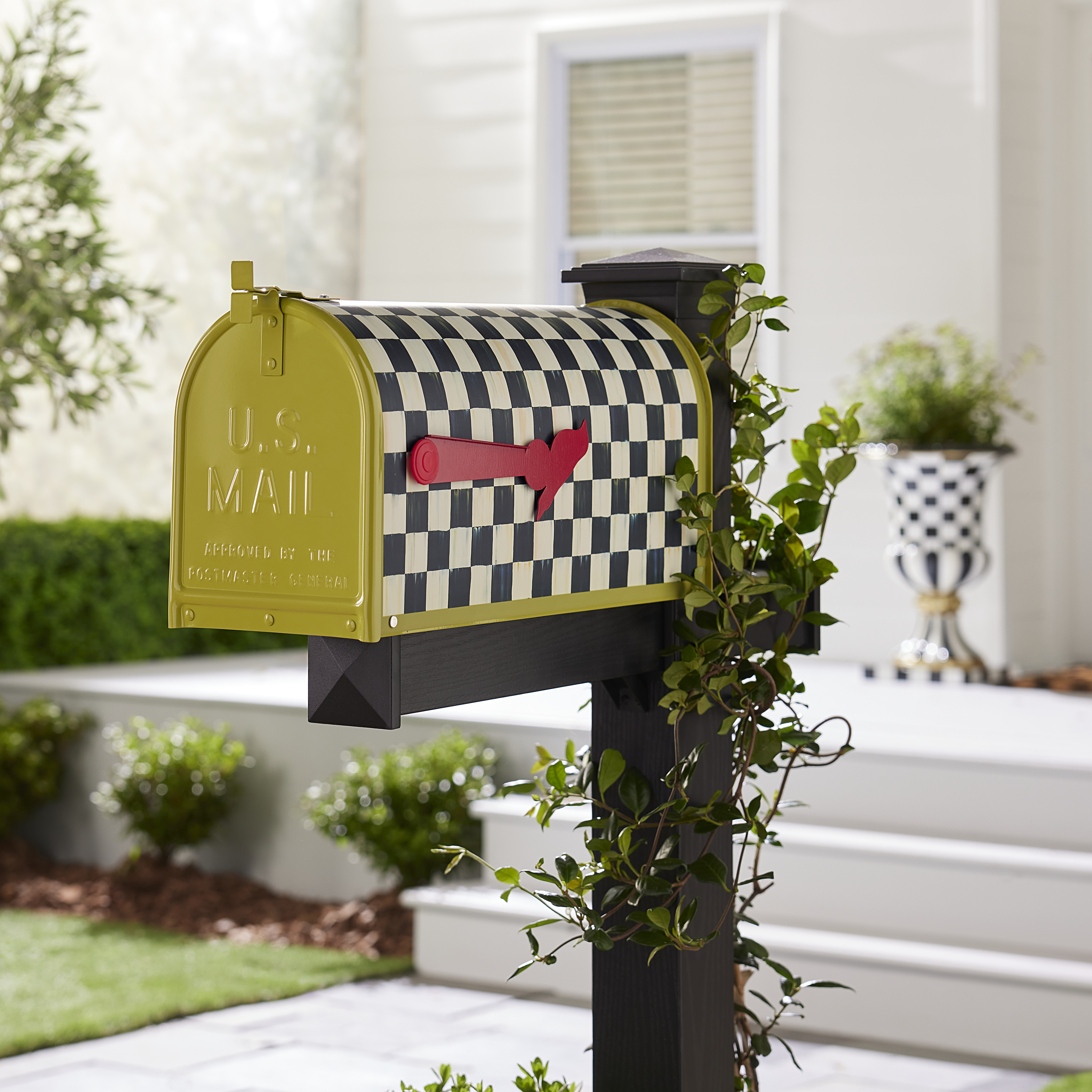 Courtly Check Mailbox