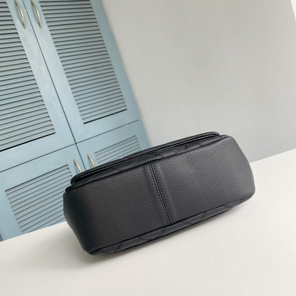 001 243 New chain clamshell/crossbody bag shoulder bag