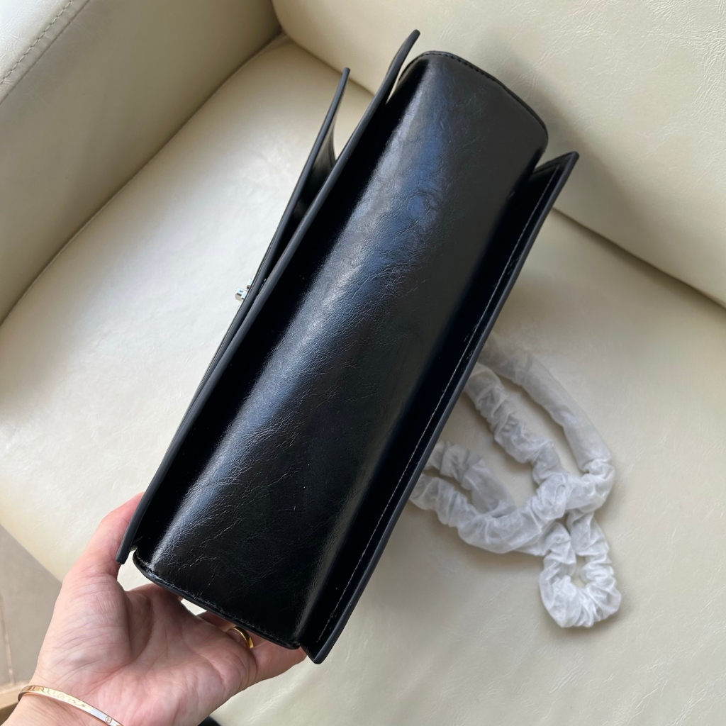 001 2025 Latest Kira Series Oil-wax Cowhide Baguette Bag Chain Bag Shoulder Bag