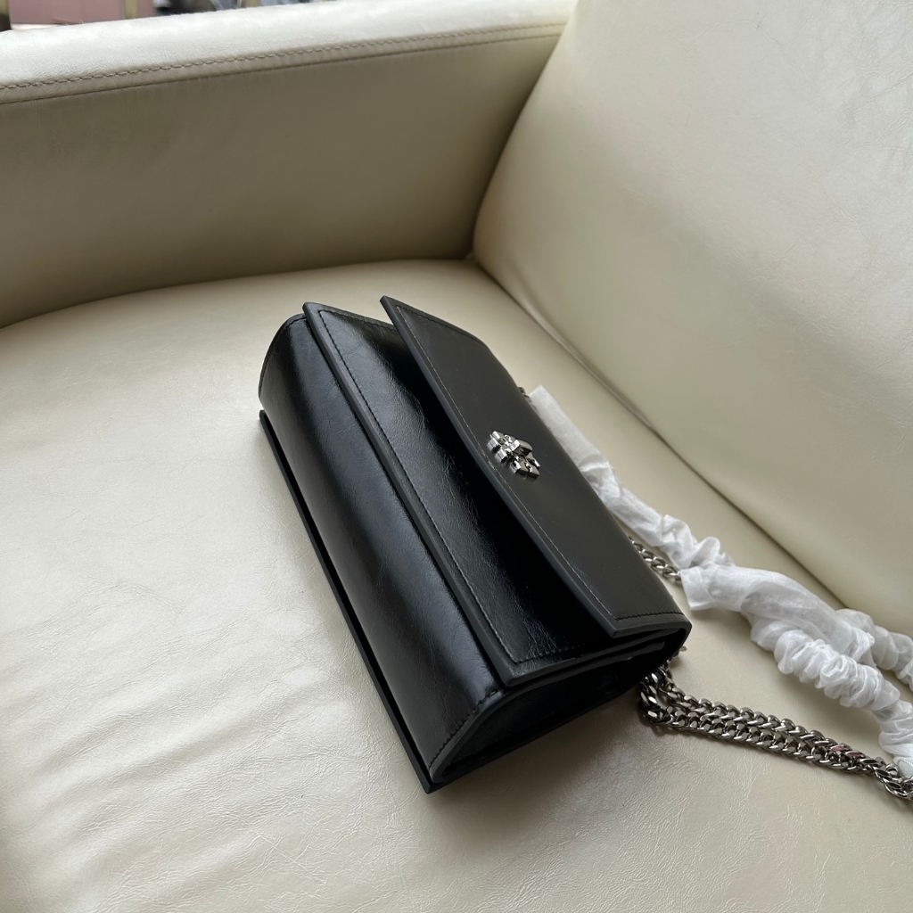 001 2025 Latest mini Kira Series Oil-wax cowhide baguette bag chain bag shoulder bag