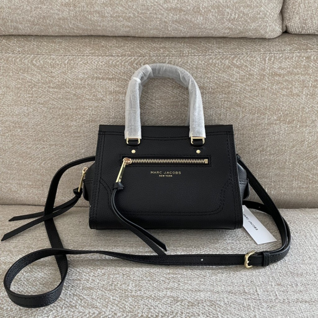 MARC JACOBS 100% genuine leather crossbody bag features a lychee grain top layer of cowhide, which is super soft and fine