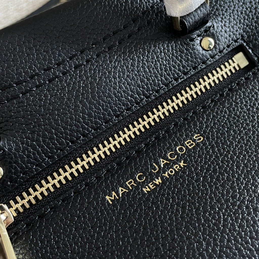 MARC JACOBS 100% genuine leather crossbody bag features a lychee grain top layer of cowhide, which is super soft and fine
