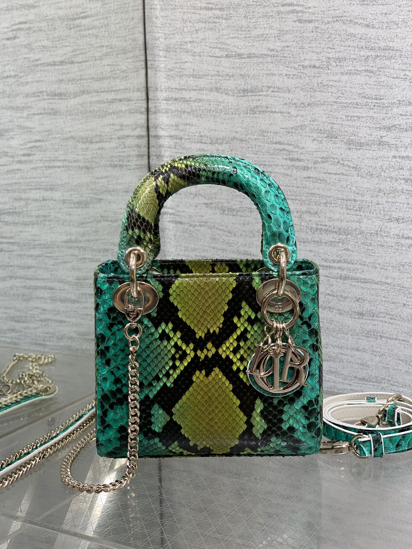 Lady Diana's three-compartment rare snake skin handbag