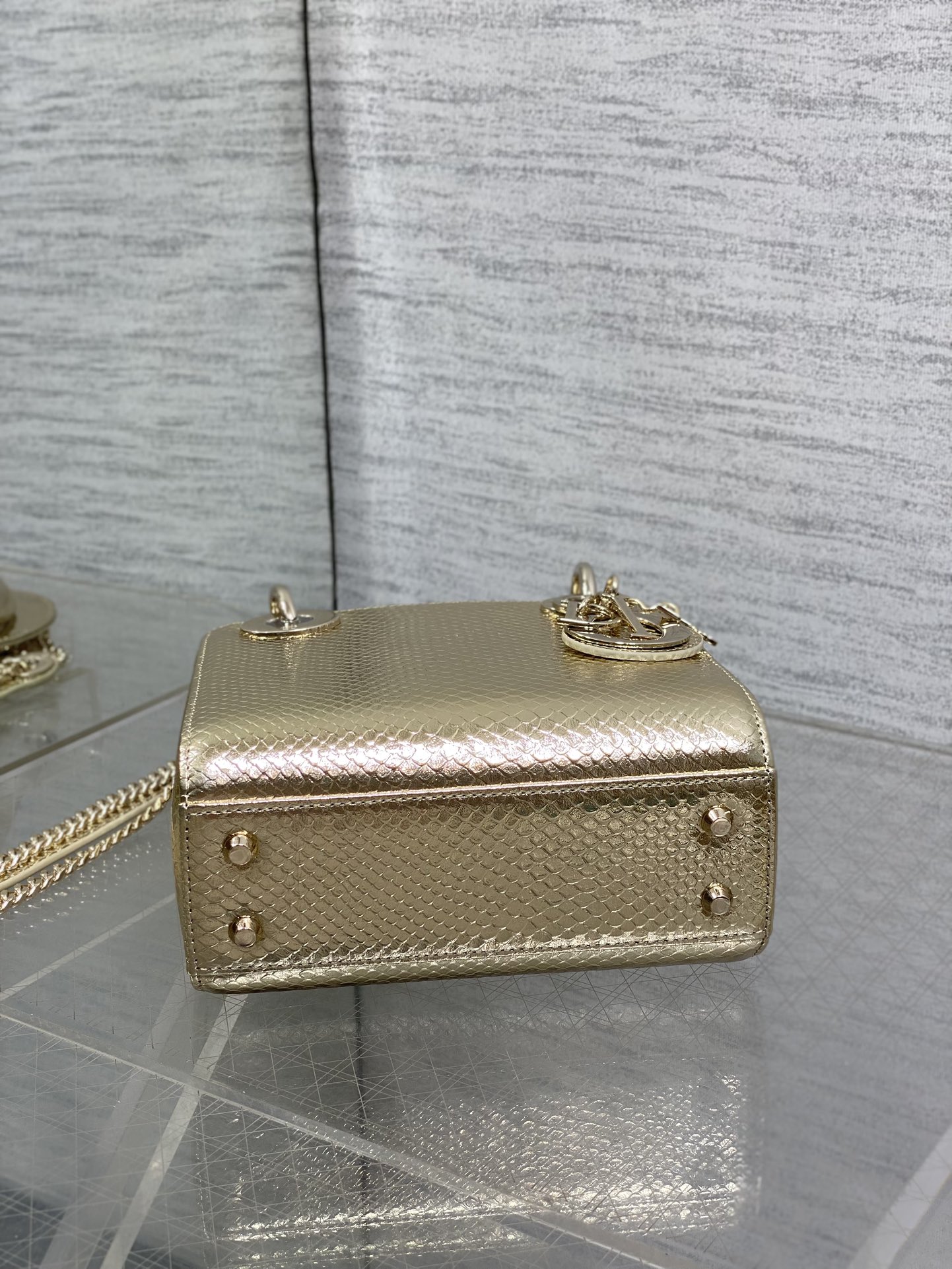 Lady Diana's three-compartment rare snake skin handbag