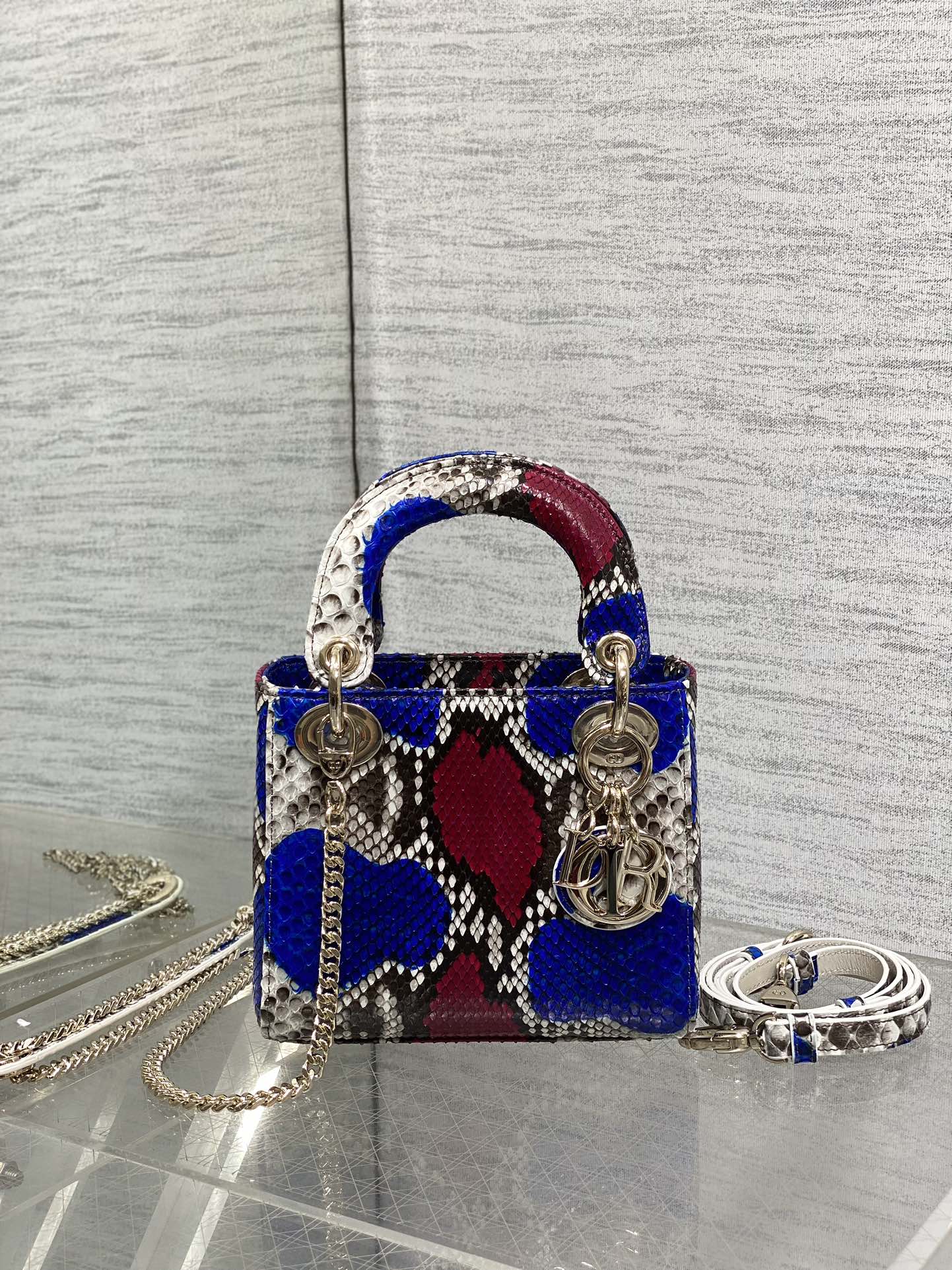 Lady Diana's three-compartment rare snake skin handbag