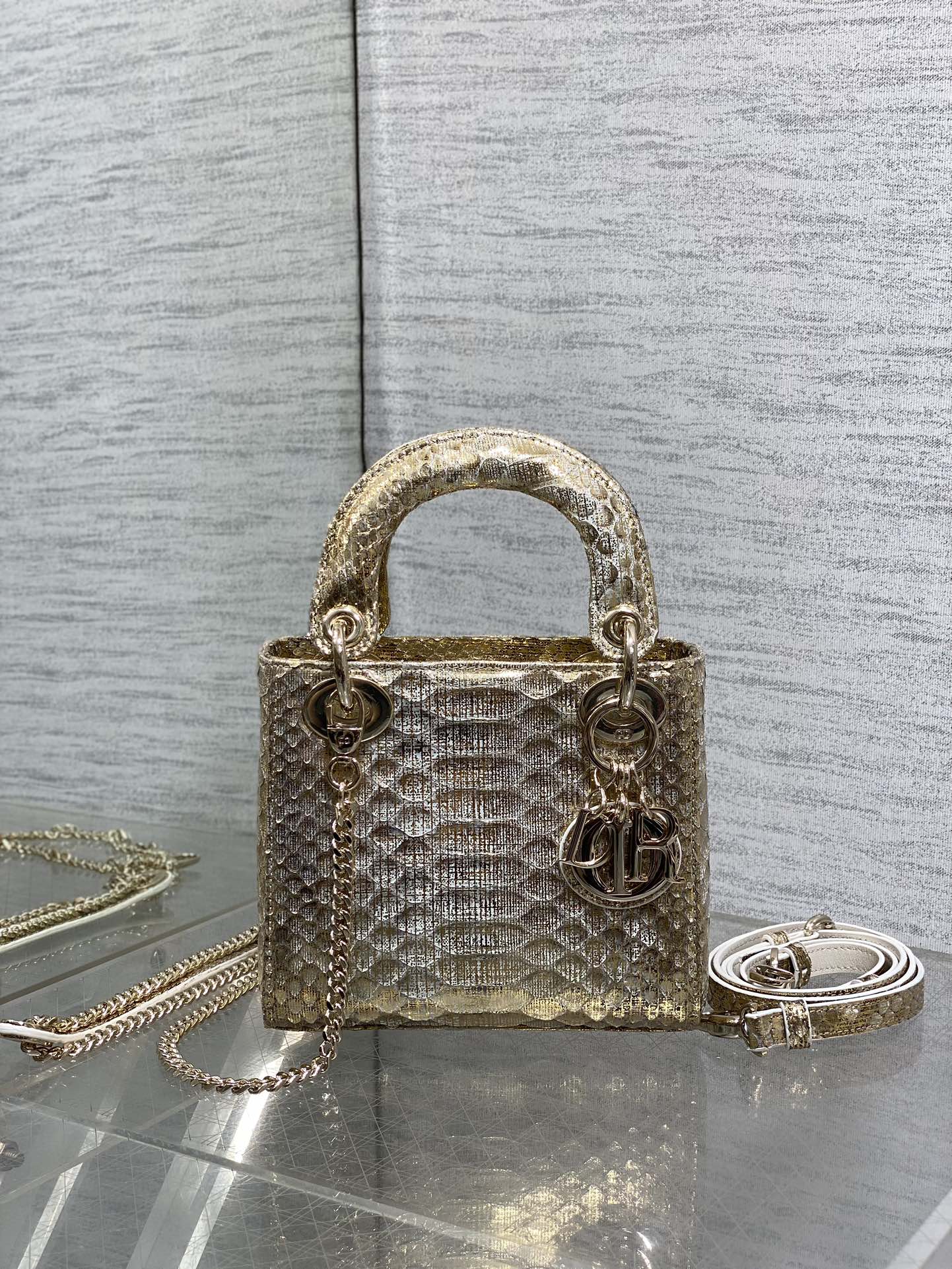 Lady Diana's three-compartment rare snake skin handbag