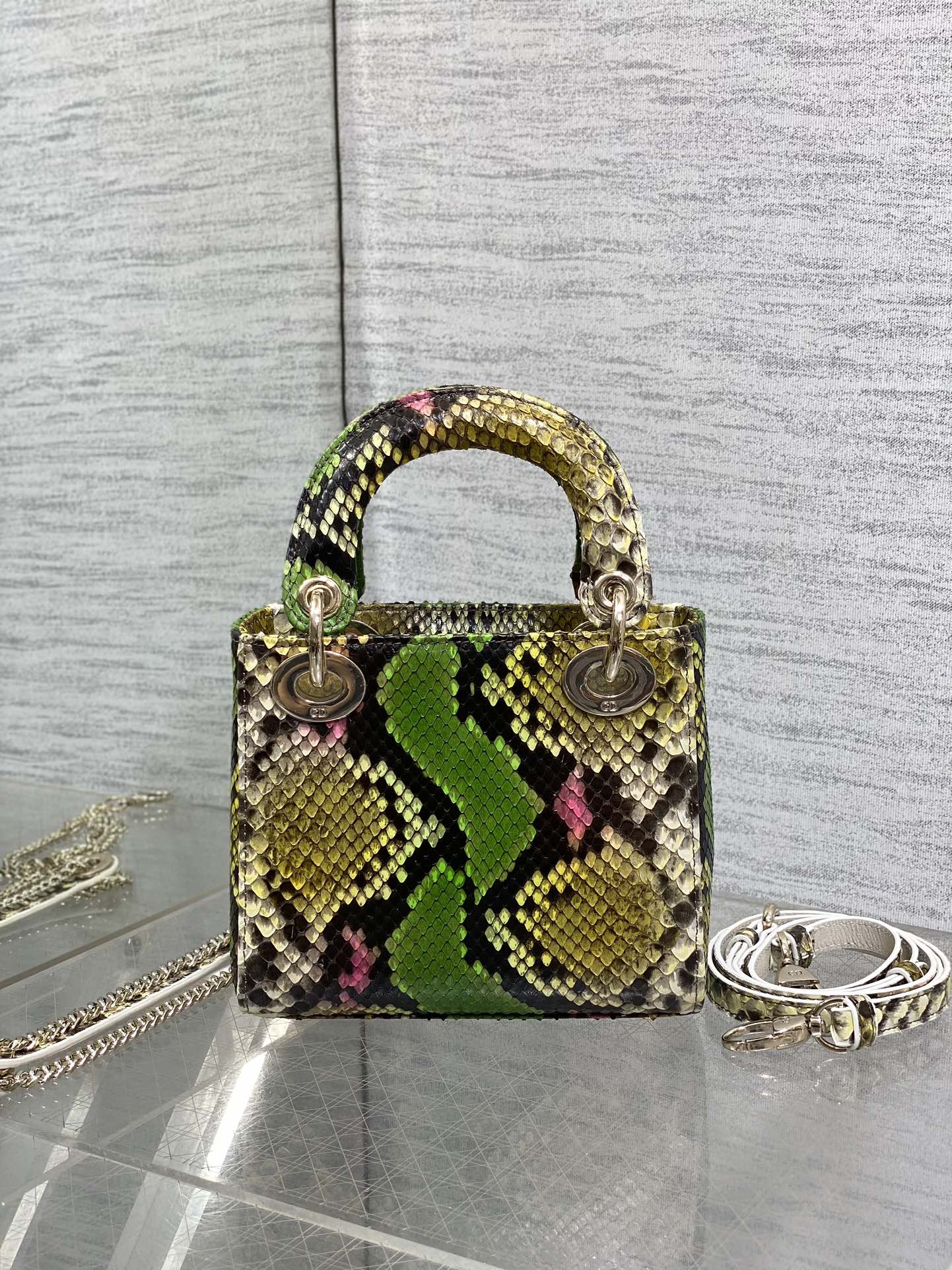 Lady Diana's three-compartment rare snake skin handbag
