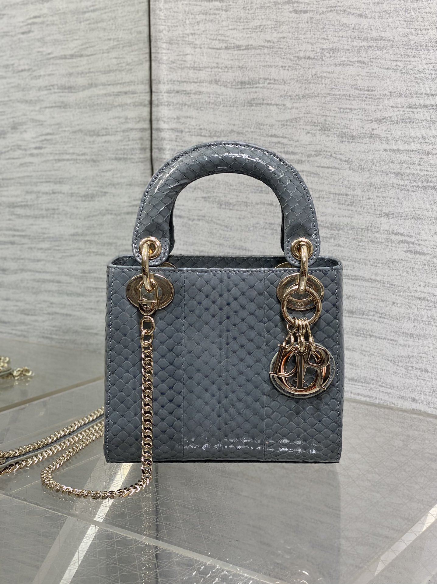 Lady Diana's three-compartment rare snake skin handbag