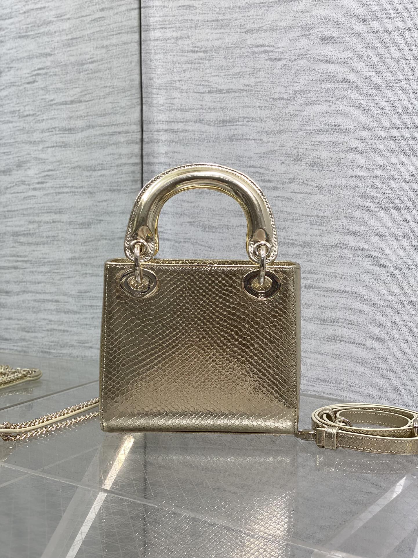 Lady Diana's three-compartment rare snake skin handbag