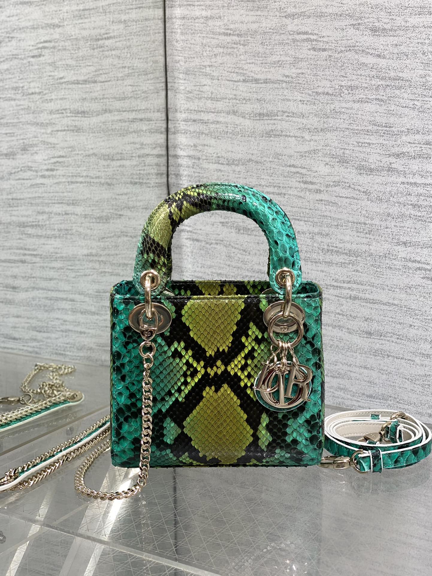 Lady Diana's three-compartment rare snake skin handbag