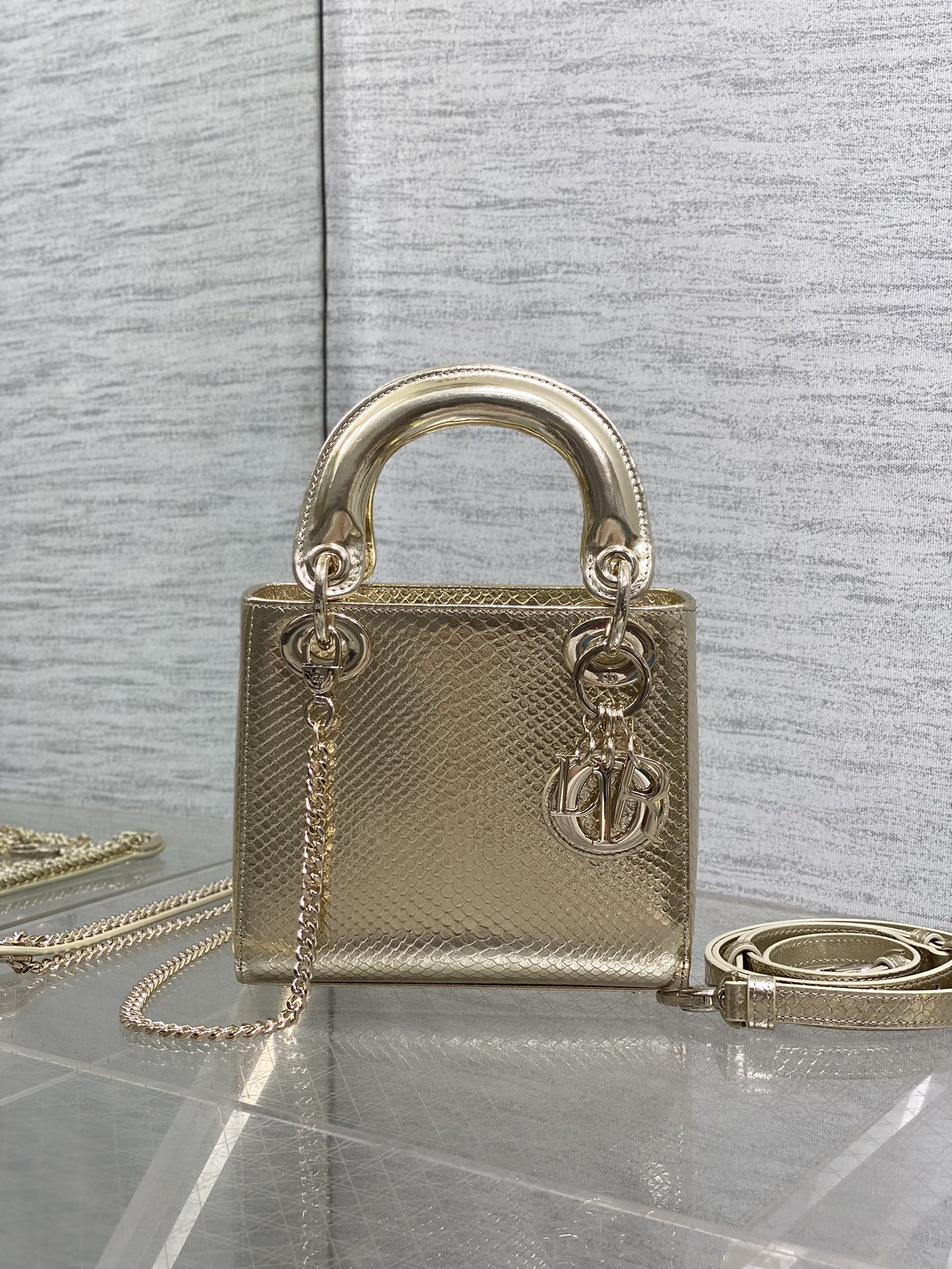 Lady Diana's three-compartment rare snake skin handbag