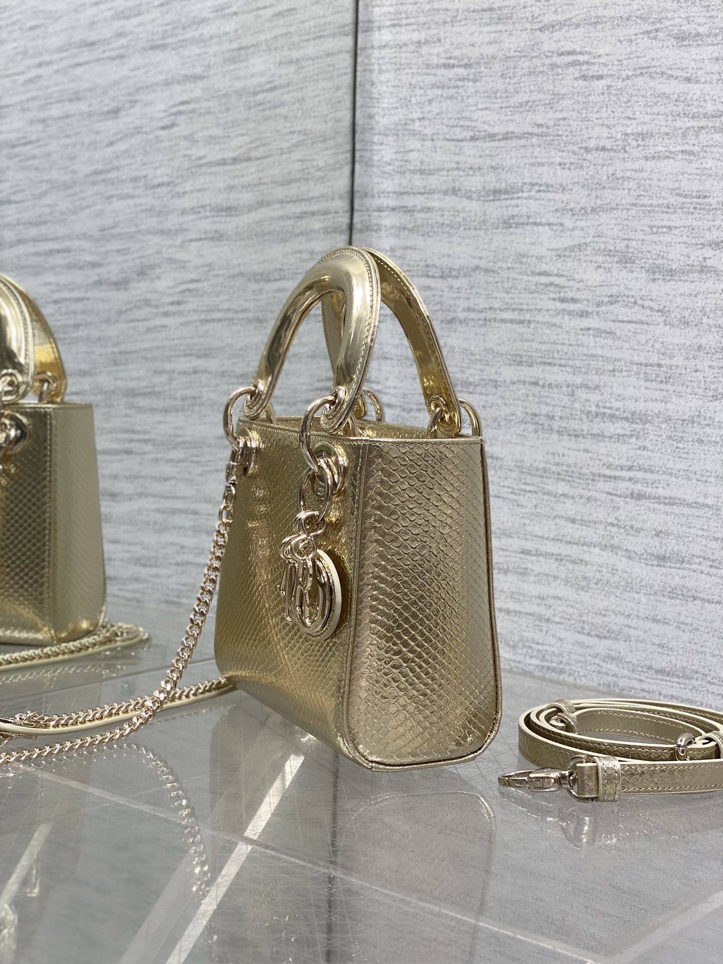 Lady Diana's three-compartment rare snake skin handbag