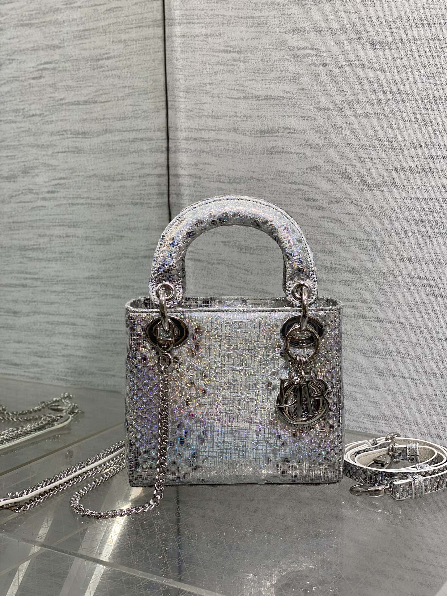 Lady Diana's three-compartment rare snake skin handbag