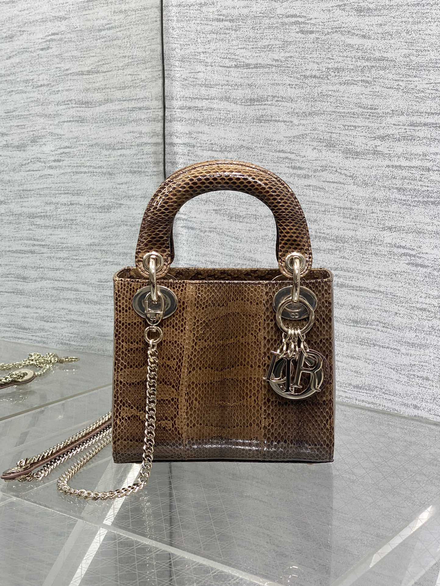 Lady Diana's three-compartment rare snake skin handbag