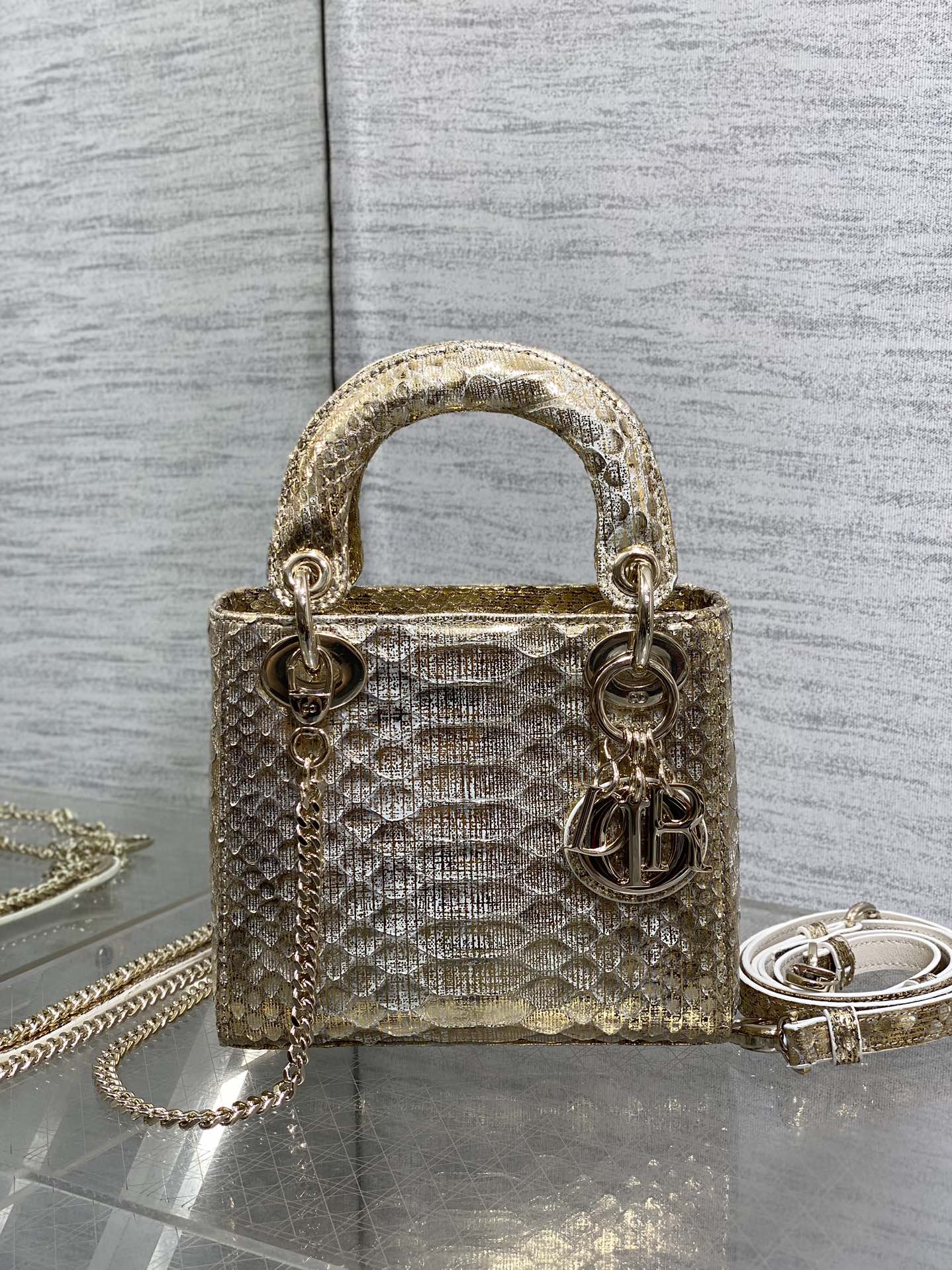 Lady Diana's three-compartment rare snake skin handbag