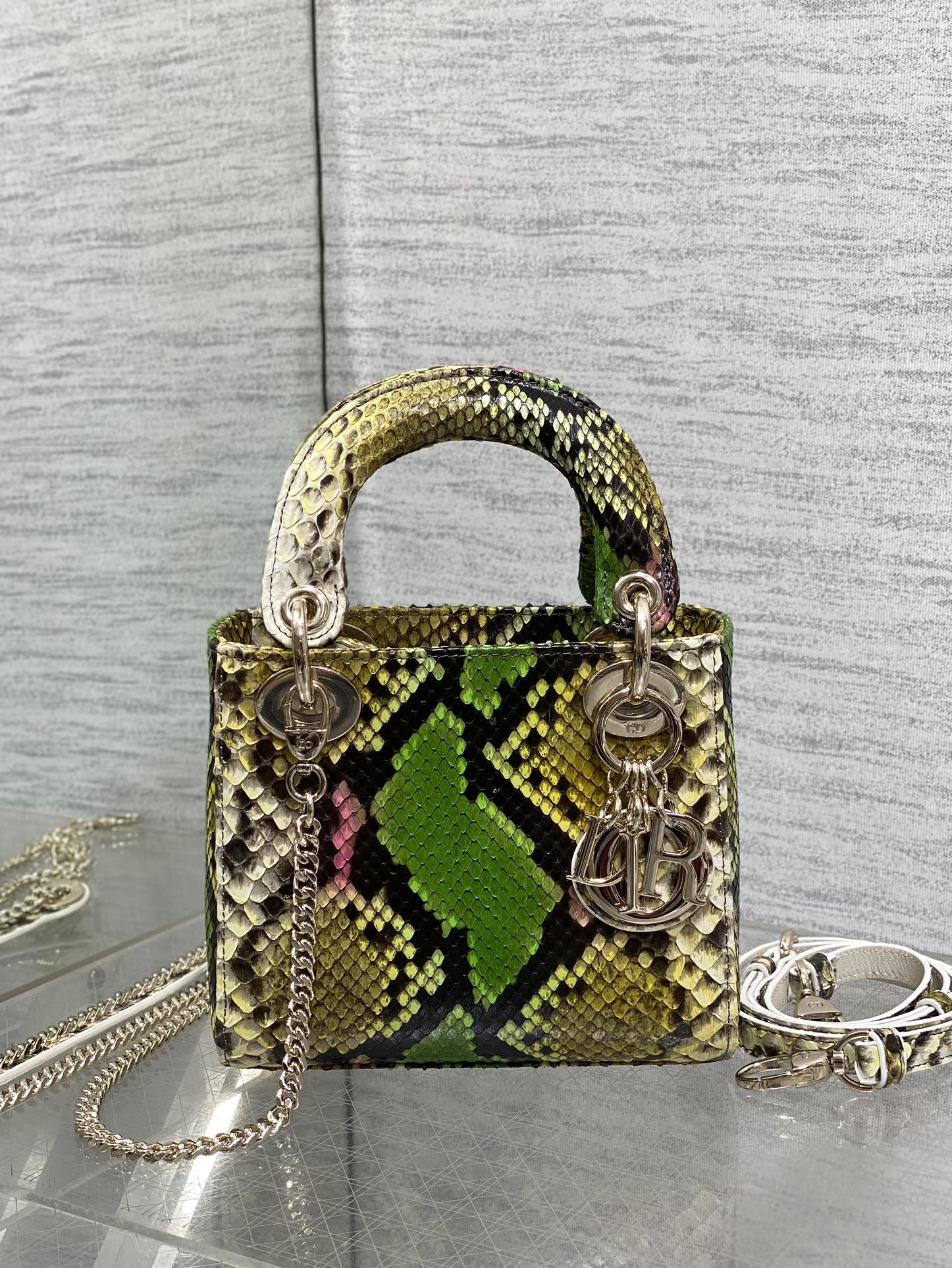 Lady Diana's three-compartment rare snake skin handbag