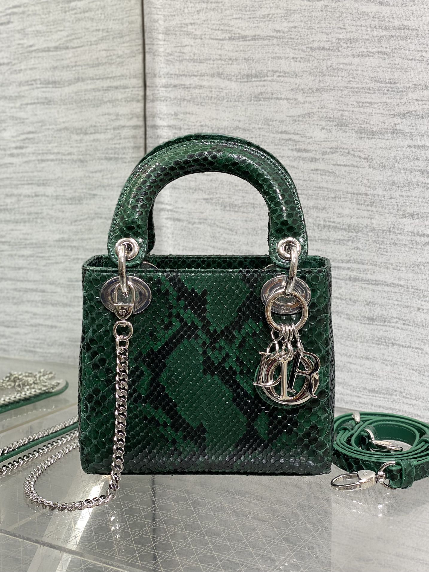 Lady Diana's three-compartment rare snake skin handbag
