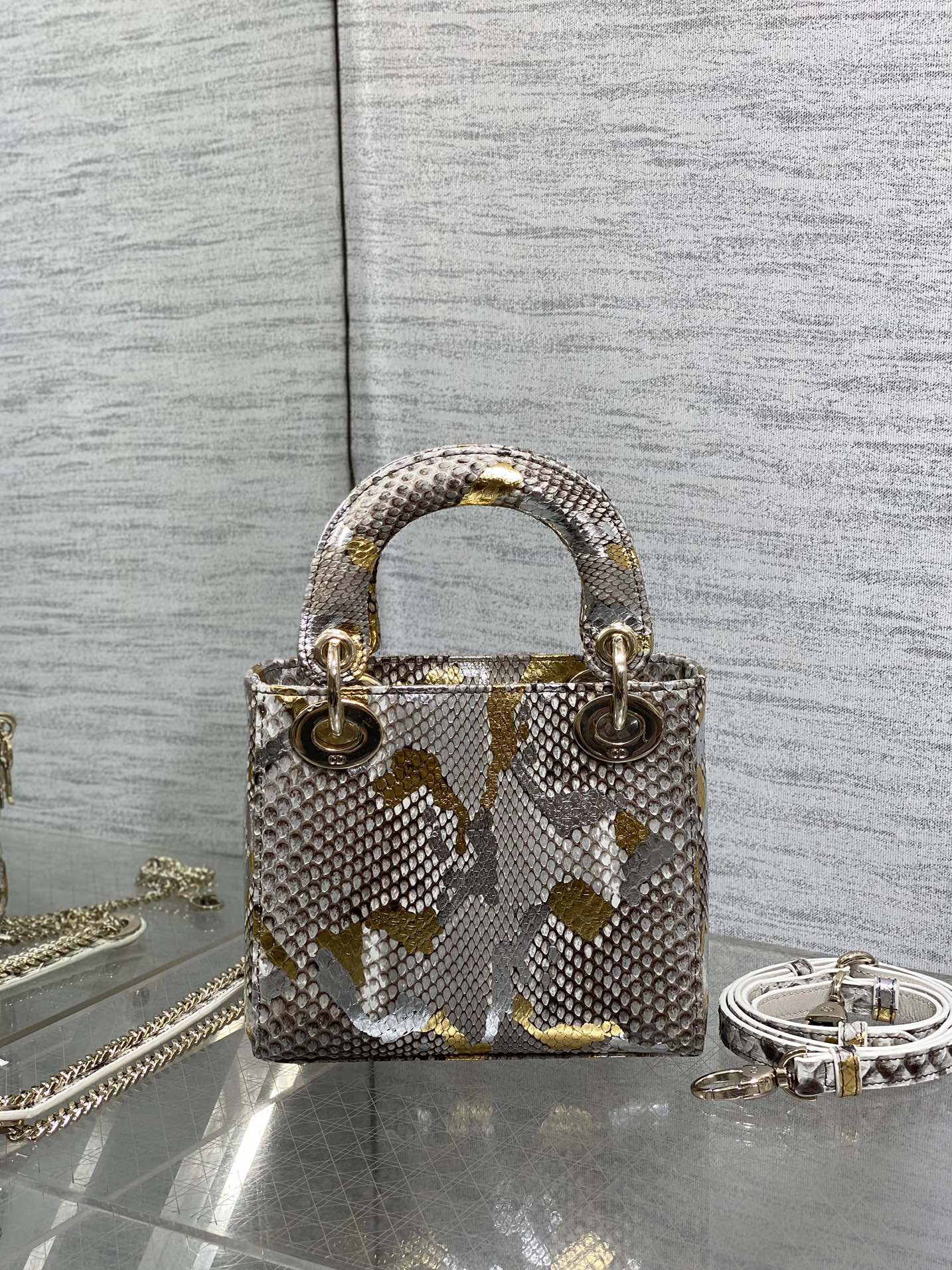 Lady Diana's three-compartment rare snake skin handbag