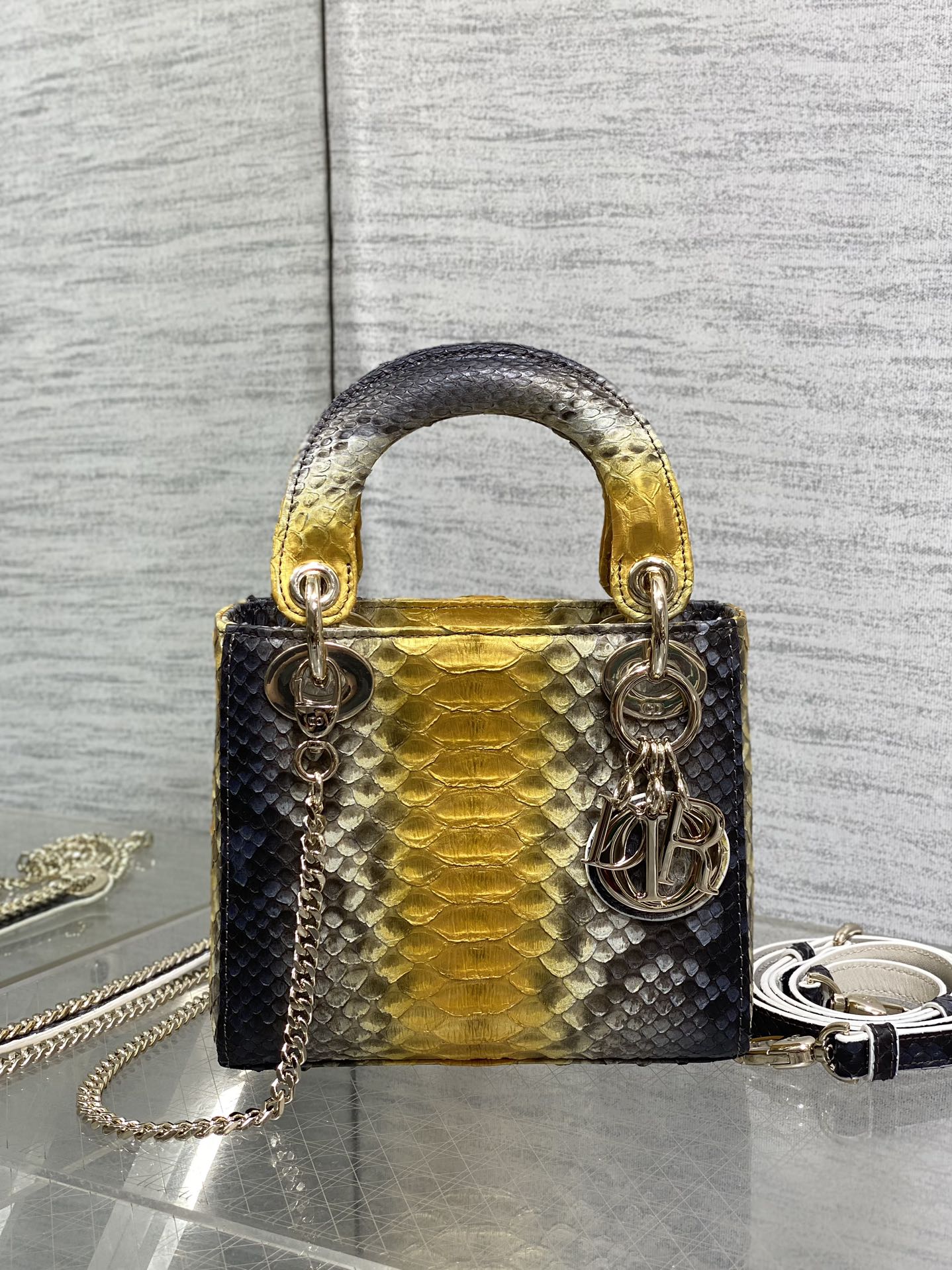 Lady Diana's three-compartment rare snake skin handbag
