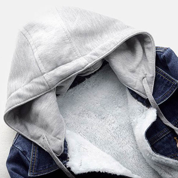 MODERNE DENIMJAS MET LANGE MOUWEN EN EEN AFNEEMBARE