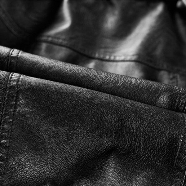 DAMES MOTO BIKER JAS VAN PU KUNSTLEER MET AFNEEMBARE CAPUCHONN GERIBBELDE MANCHET EN PLUCHE VOERING