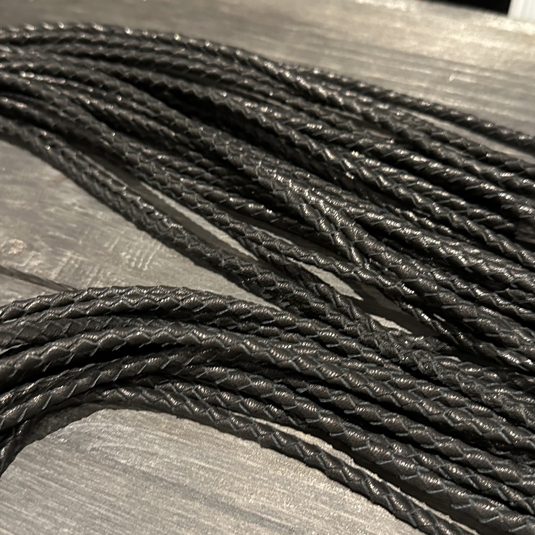 Chrome Hearts Sword Pendant Phone Charm. Purchased at the counter for ¥5900 RMB. Sold out instantly during a limited-time flash sale on the official website. Top-of-the-line phone strap, perfect for iPhones. Hand-woven from imported cowhide. I search