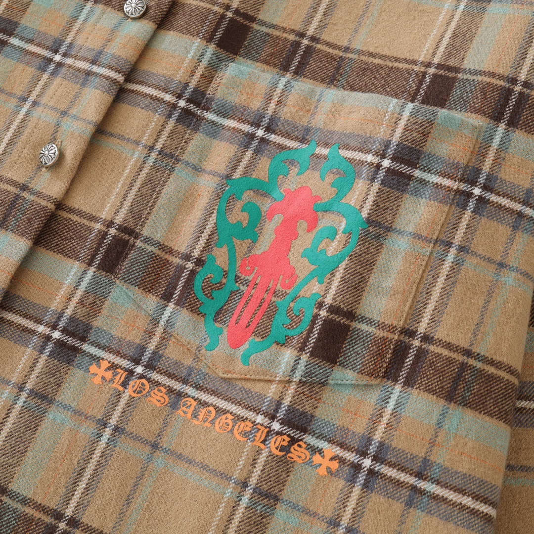 CH's new flannel sword plaid shirt. All sizes are now available. Made with 11-count double-ply 240g (260g after washing) cotton blend flannel. Features include brushed front, laser infrared positioning, hand-cut for perfect alignment, silkscreen prin