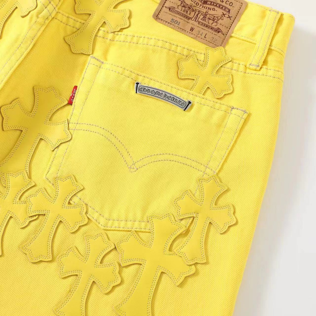 New York exclusive yellow denim, sold out instantly upon release, demand far exceeds supply. The fabric is the same as the original 501 line, using imported materials and special dyeing to prevent color fading. It's incredibly soft to the touch! The