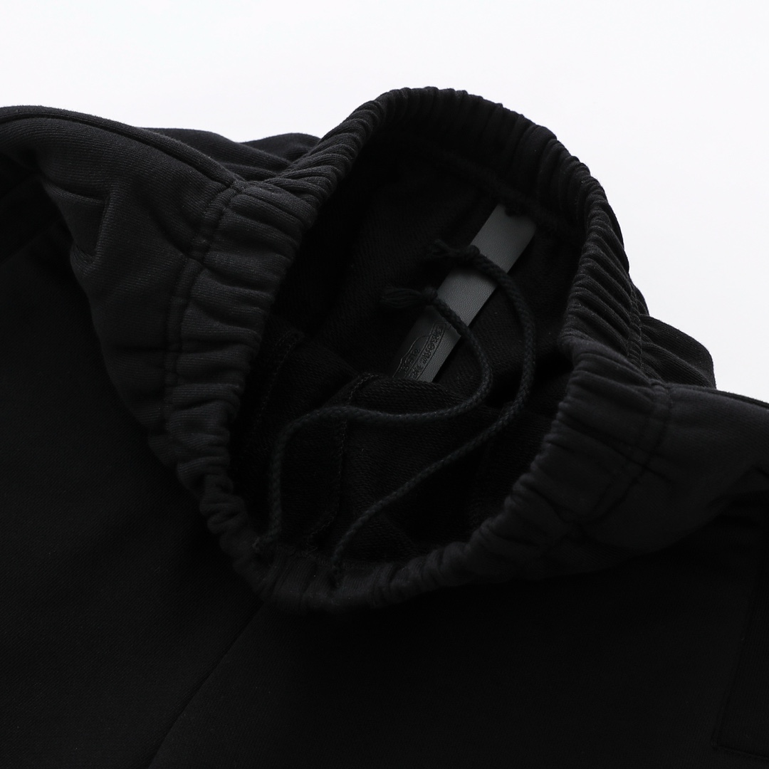 CH's new cross shorts. Two colors and all sizes are now available. Made with 330g imported natural heather yarn, woven by Conny Ltd., for a soft and comfortable feel (unlike domestic terry cloth). The garment features a washed finish. The pocket lini