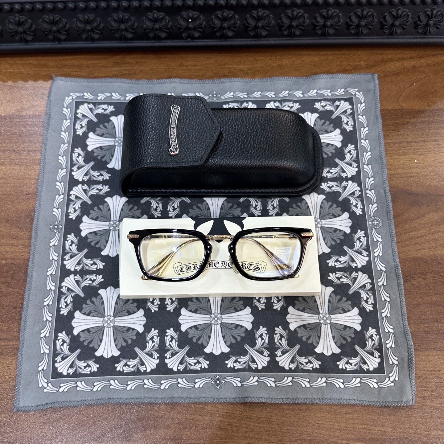 CH Sword Eyeglasses Model: CLOACOSize: 53-22-145