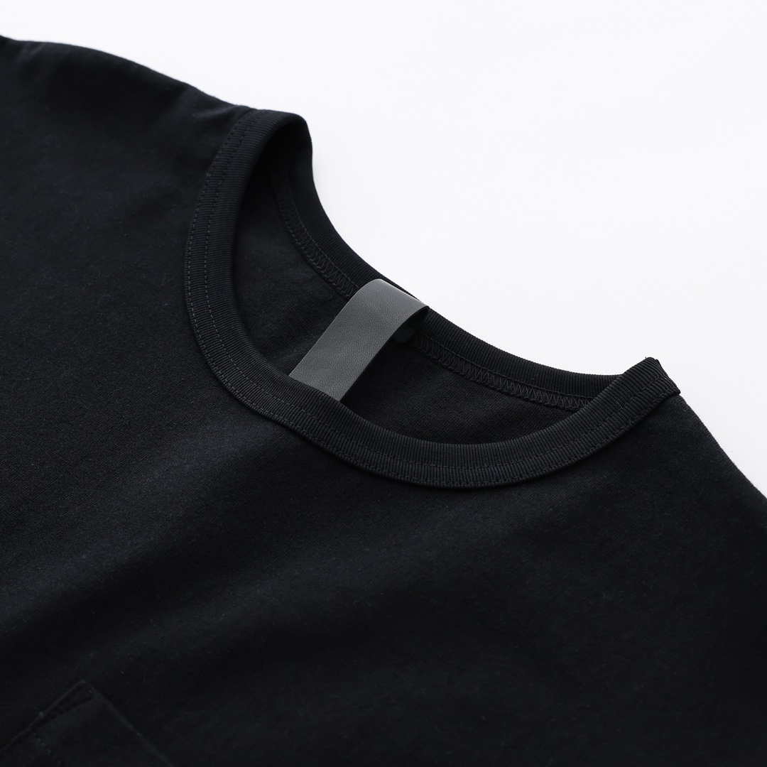 CH New Embroidered Logo Long-Sleeve Shirt. Available in two colors and all sizes. Made of 190g 100% cotton (210g after washing). Embroidery is done on imported TAJIMA machines. Custom genuine leather cross and logo. Custom accessories. Excellent work