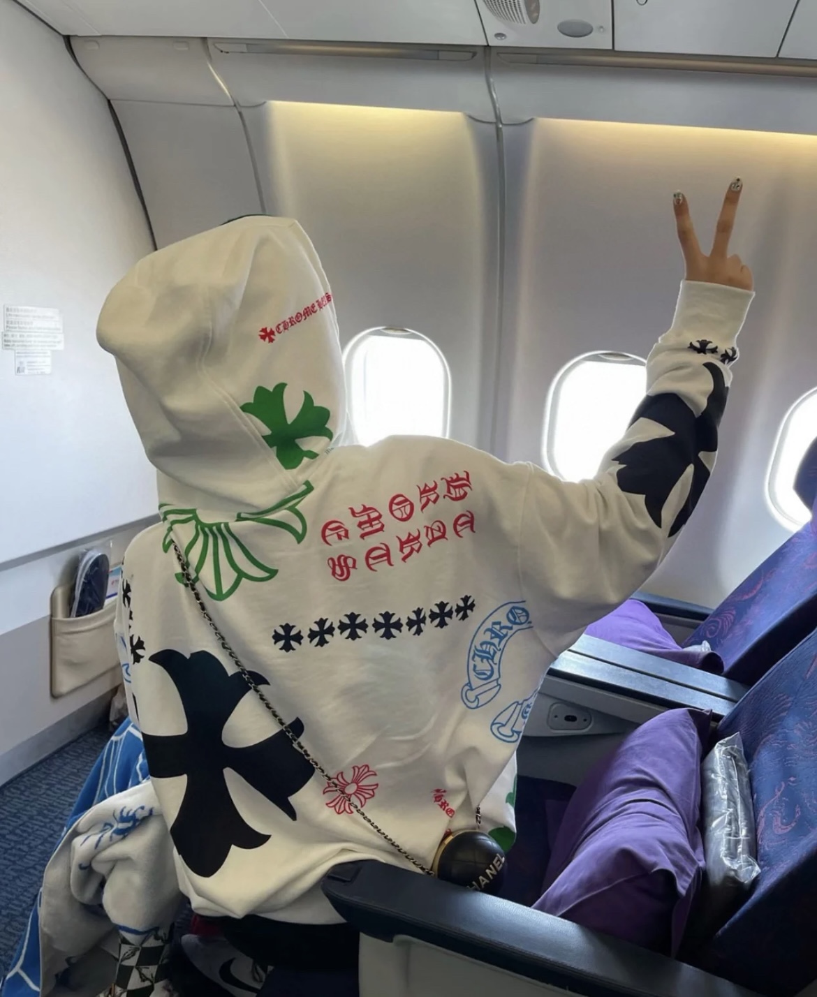 CH official website exclusive hoodie king wearing reference image