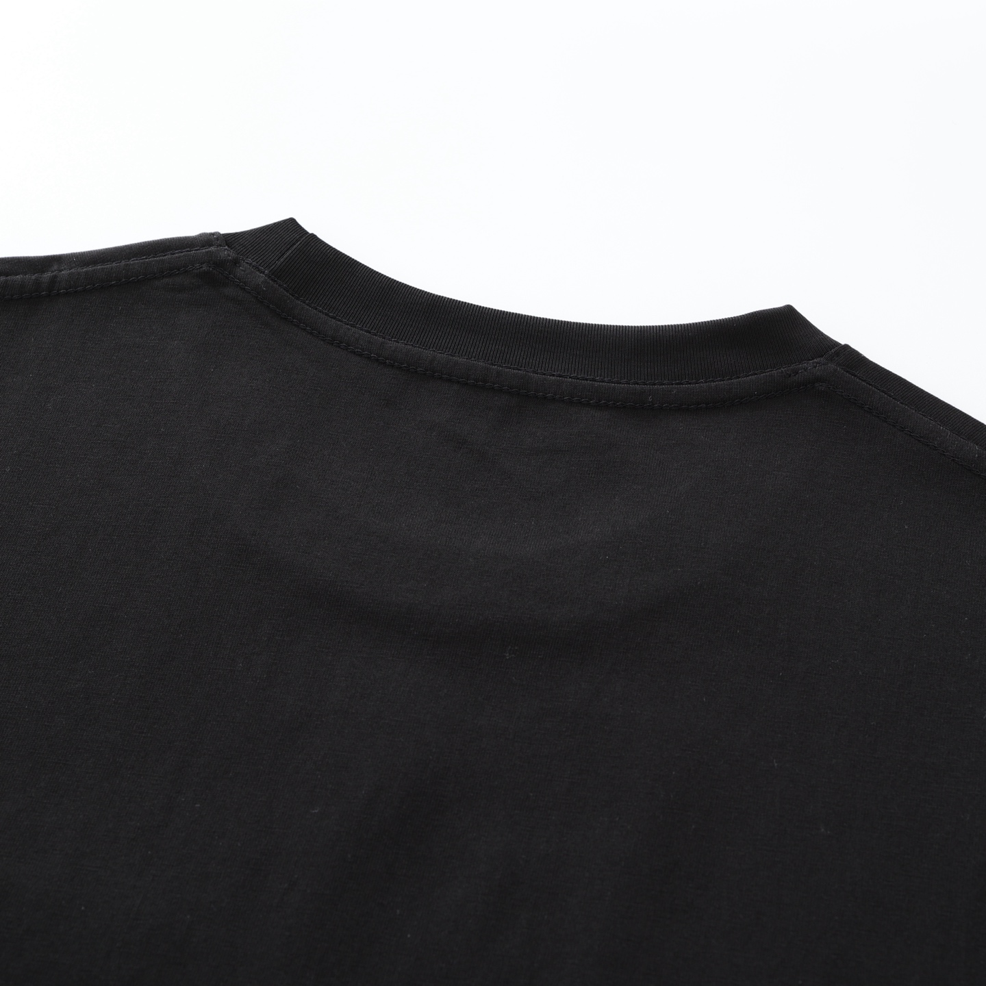 CH's new 20th Anniversary Vegas Limited Edition Short-Sleeve T-Shirt. All sizes are now available. Made of 200g 26kJ 100% cotton with a garment-wash finish. The print uses a combination of ink printing and gloss lamination. Custom-made accessories. P