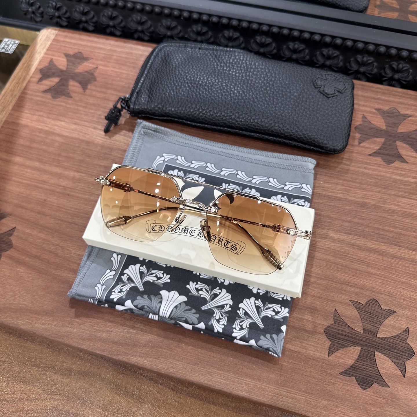 CH Sunglasses Model: STINGER Color: Golden Brown Size: 58-18-147