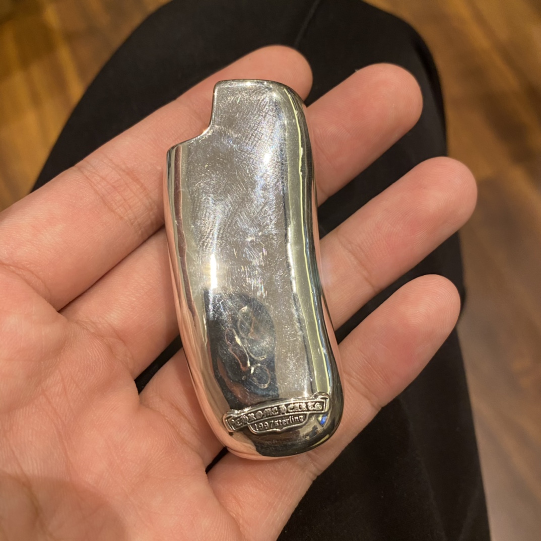 Chrome Hearts Cross Lighter - Detailed Photos. Made entirely of 925 sterling silver with an antique finish and perfect oxidation. The curved shape feels exceptionally good in the hand. A high-end toy.