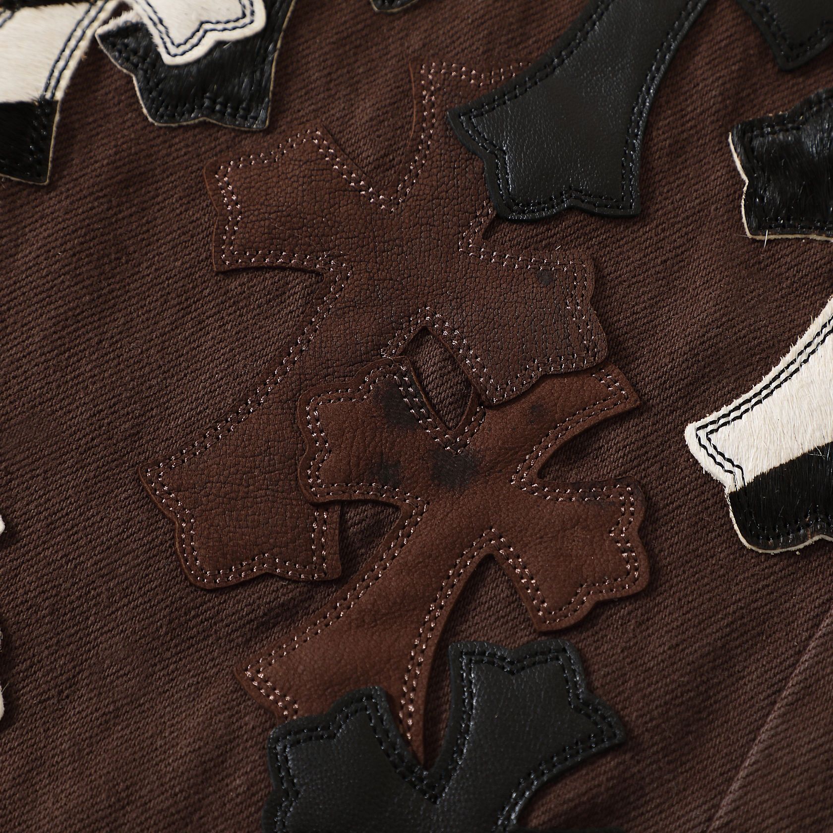 CH Genuine Leather Embroidered Chrome Hearts Jeans, custom-made denim fabric, custom-made silver-plated Chrome Hearts buttons, crosses hand-embroidered with top-grain sheepskin (horsehair, sheepskin, suede, and various other rare leathers) (26 genuin