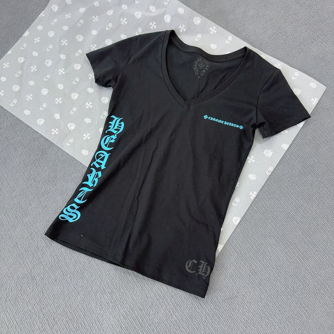 Chrome Hearts Popular V-Neck Women's Blue Letter Print Short-Sleeve T-ShirtMade from custom-dyed Yb pure cotton, soft and delicate, with matching neckline sizesSizes: S M L
