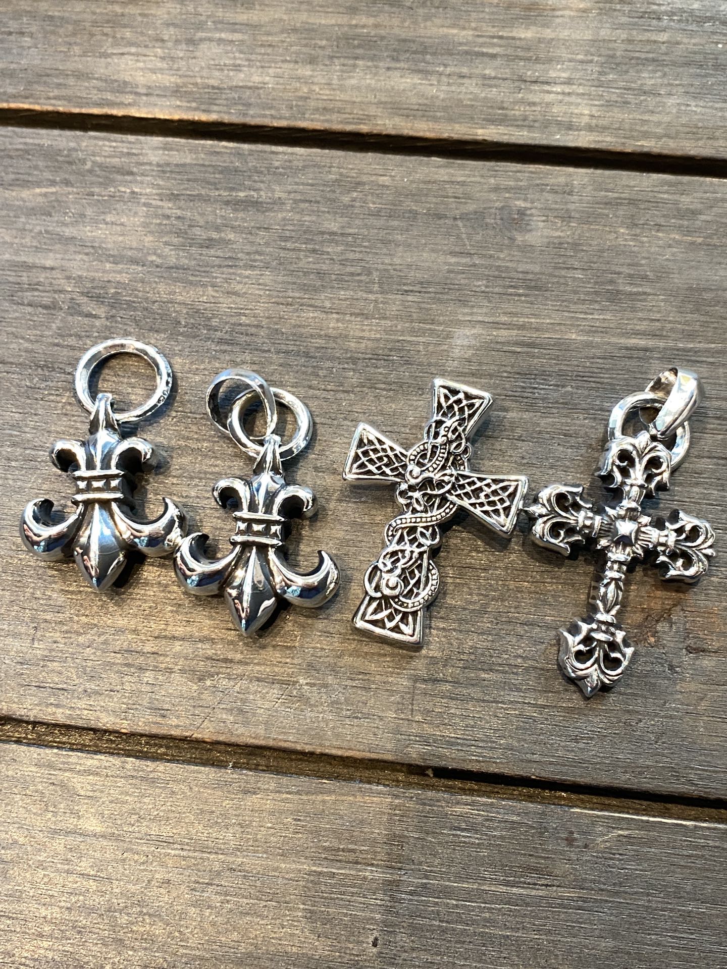 Hot-selling pendant, in stock and ready to ship immediately 🛫