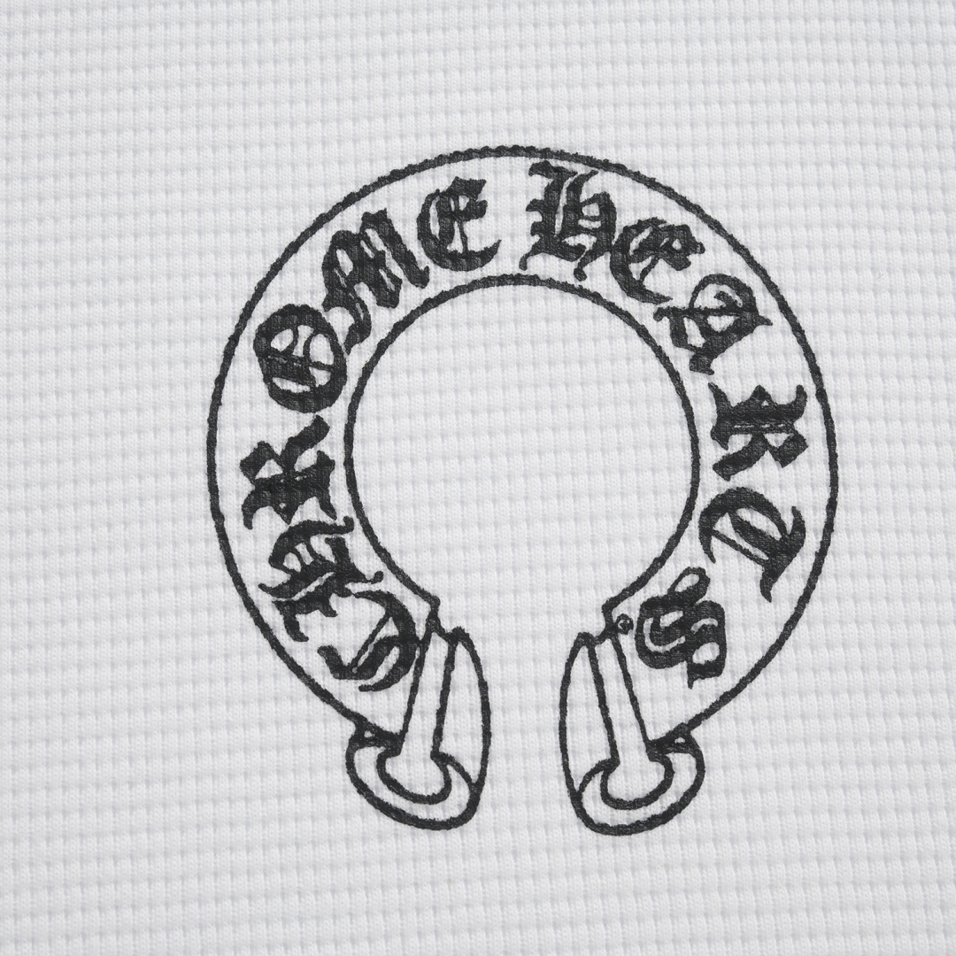 Chrome Hearts 2025 Spring/Summer Waffle Long-Sleeve T-ShirtA perfect blend of classic and innovative design, showcasing individuality with Chrome Hearts' iconic Sanskrit logo. Sizes S, M, L