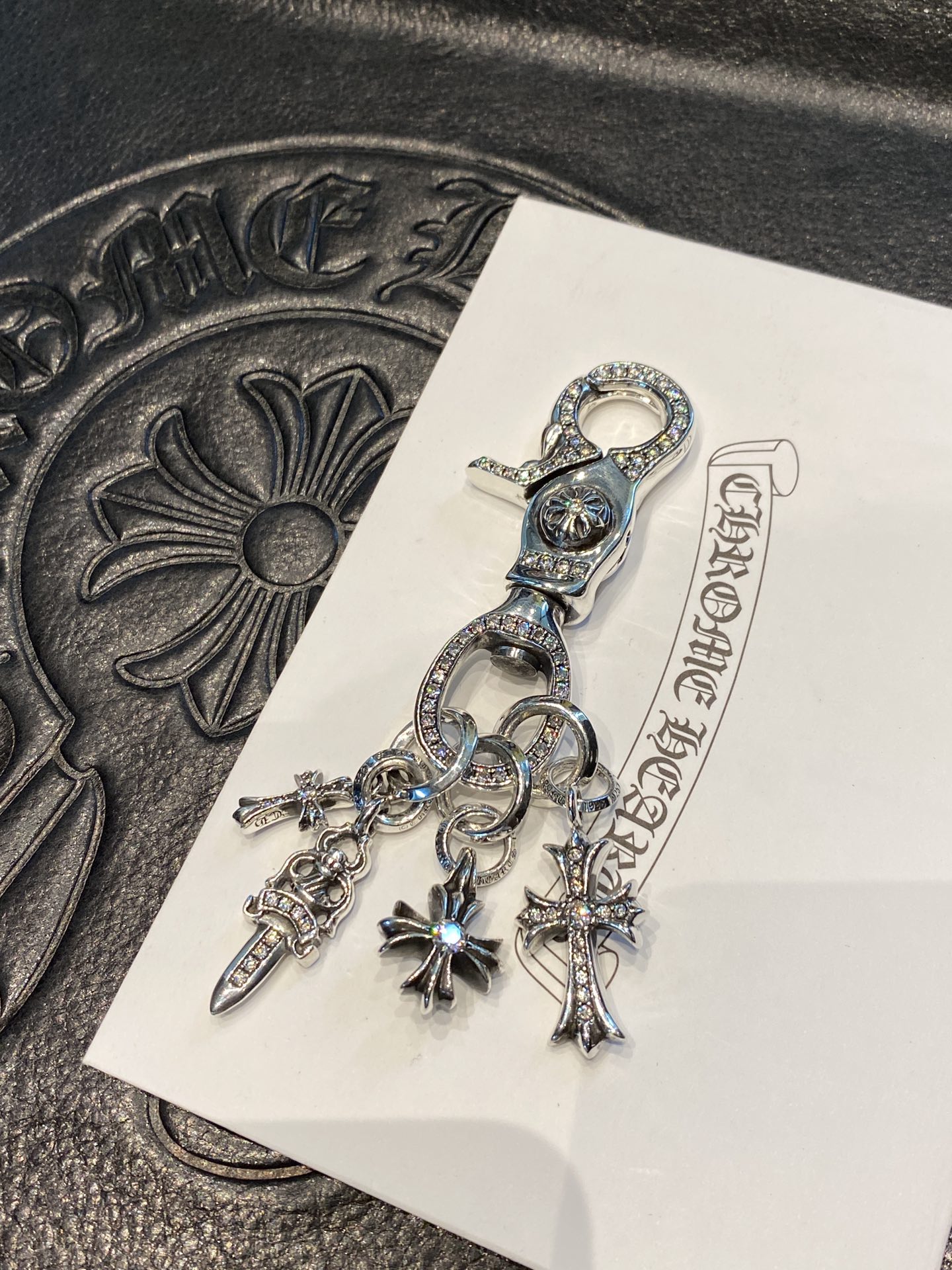 Custom-made multi-element keychains, personalized DIY design, D-color moissanite setting, bursting with brilliance.