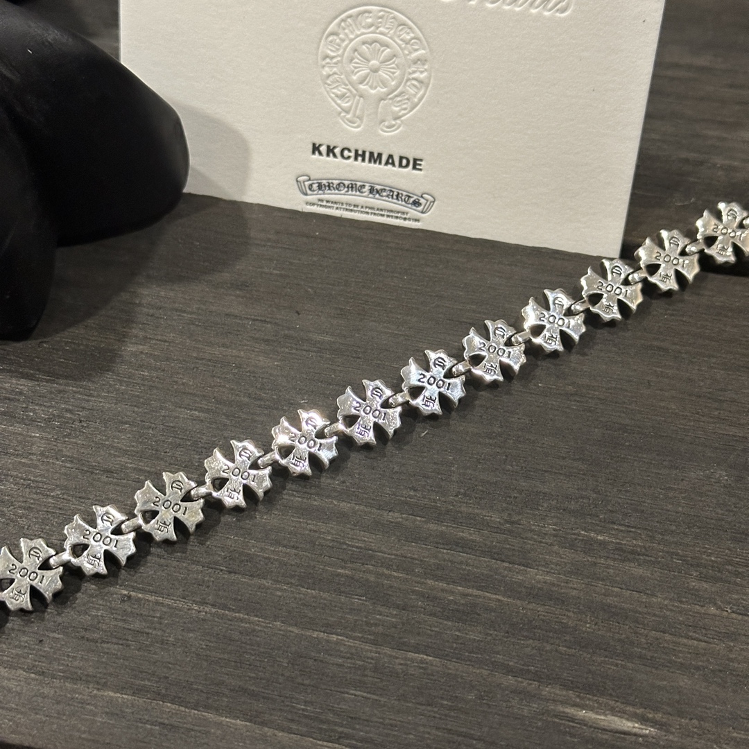 Tiny Plus bracelet, all sizes available.