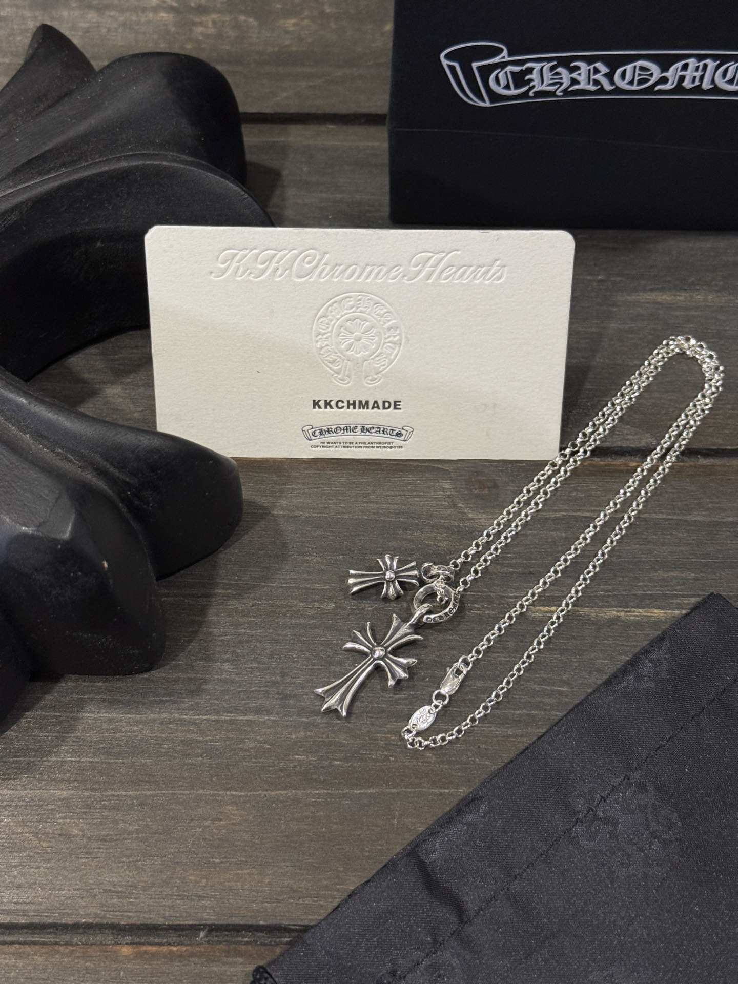 No rhinestones, double cross pattern, all sizes in stock.