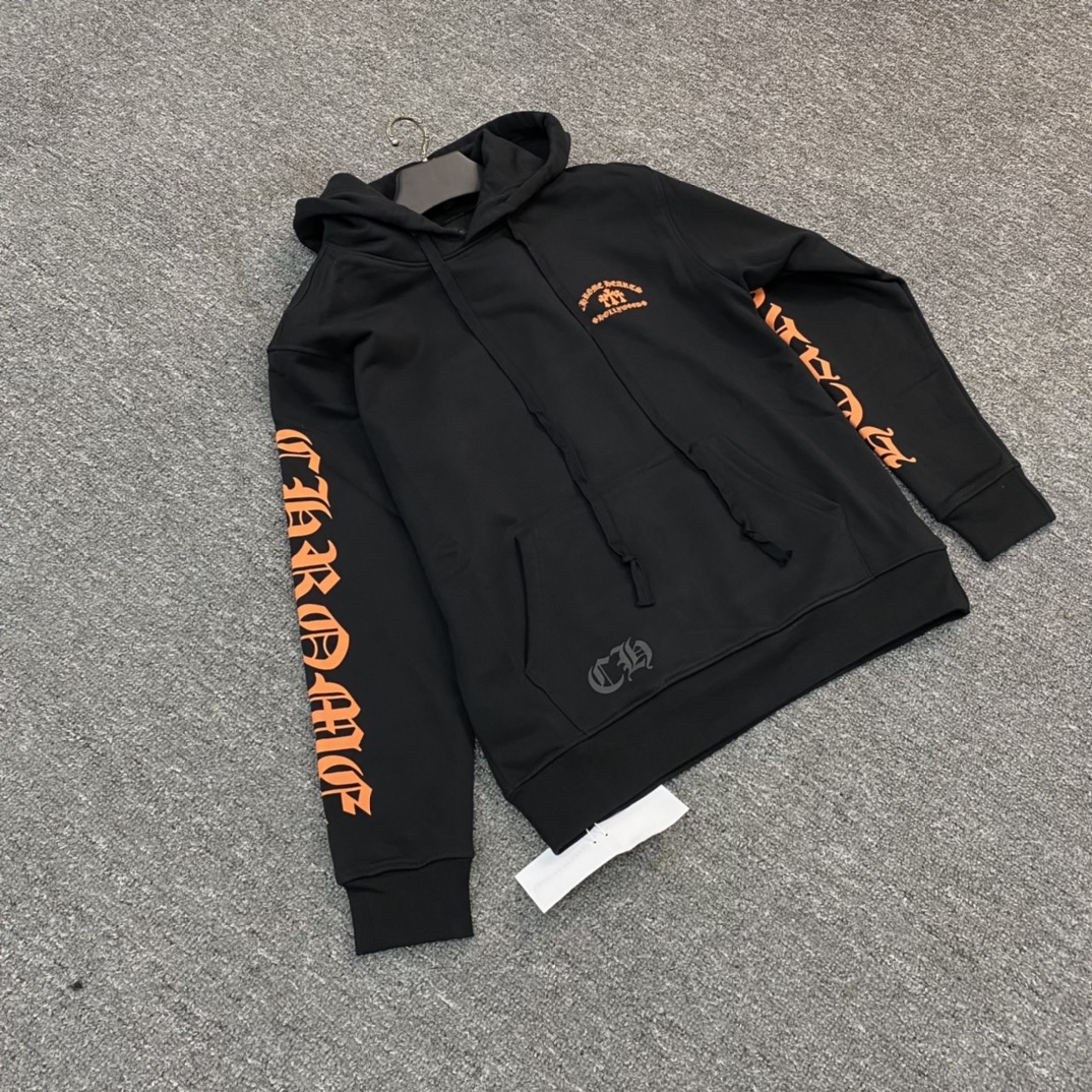 Chrome Hearts' latest orange three-cross Sanskrit pullover sweatshirt. Made of 42-count 380g pure cotton, with imported ink printing for a three-dimensional effect. Custom-made to order, perfect fit!Sizes: M L XL XXL