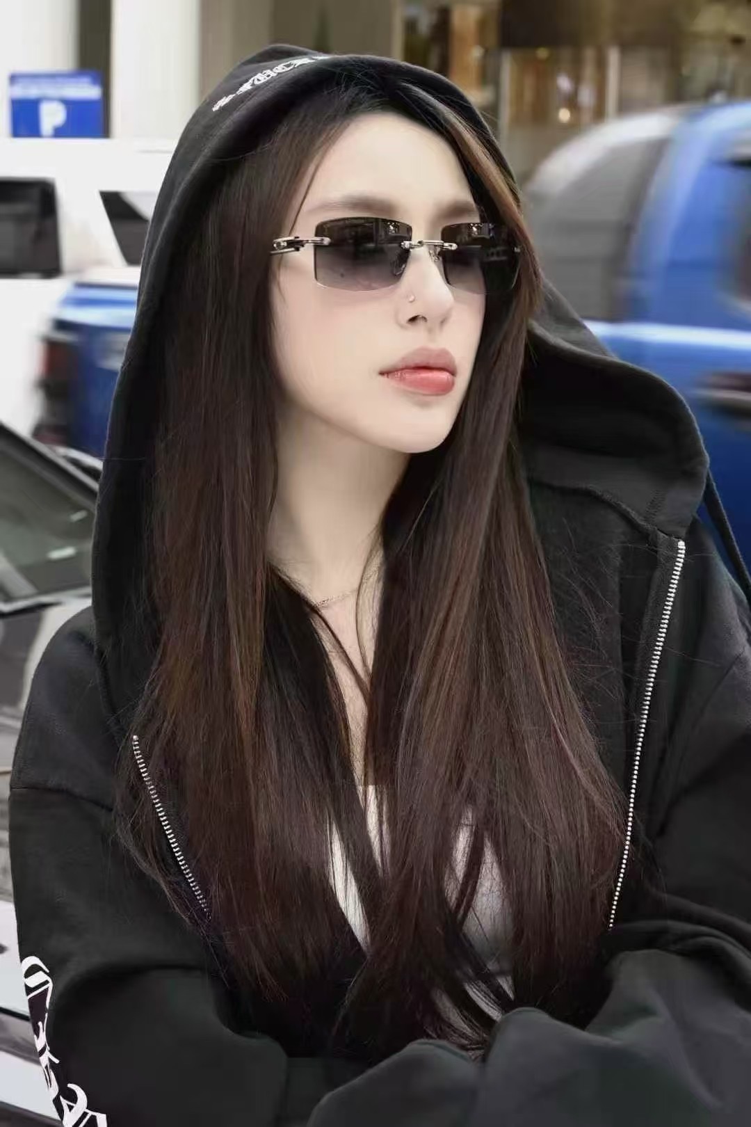 CH Sunglasses Model: DEEP IIMaterial: 925 SilverSize: 57 (20-146)Accessories: Eyeglass Case, Eyeglass Cleaning ClothA summer essential! Looks incredibly cool on!